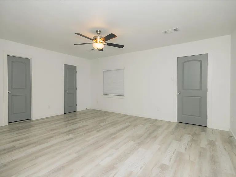 2202 4th St — Photo 13