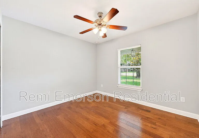116 W 5th St — Photo 22