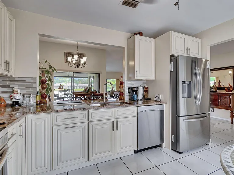 5531 Parkwalk Cir E — Photo 12