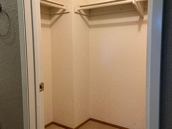 walk-in closet Master BR