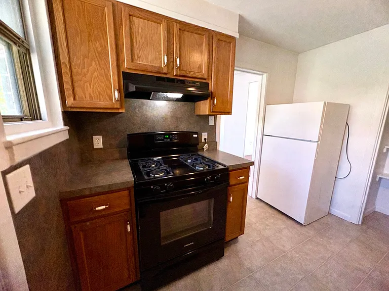 767 Clermont Ave — Photo 8