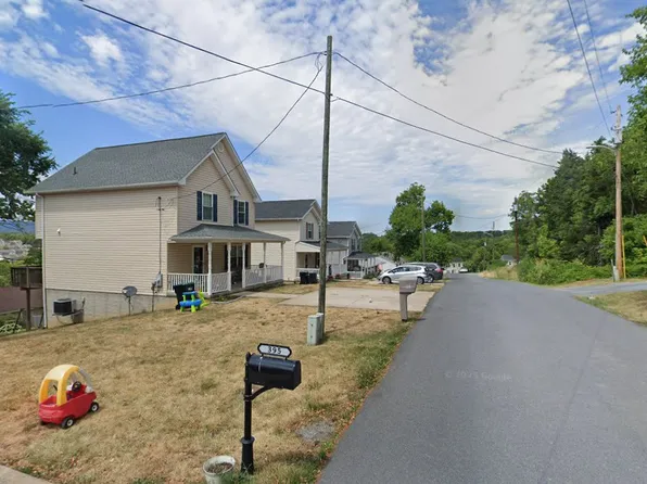 395 Stonewall St, Strasburg, VA 22657