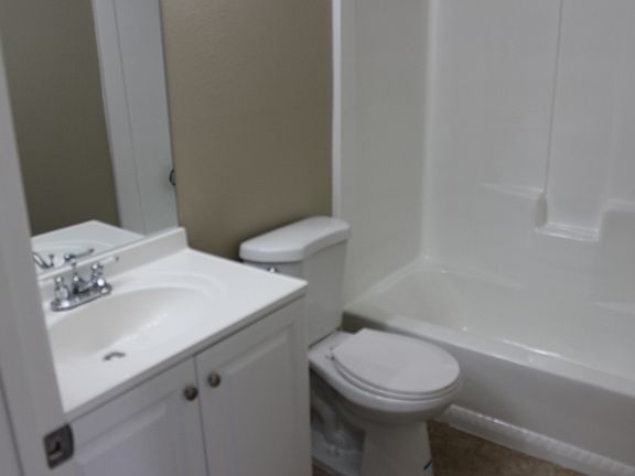 4th image of 429 E Peach St