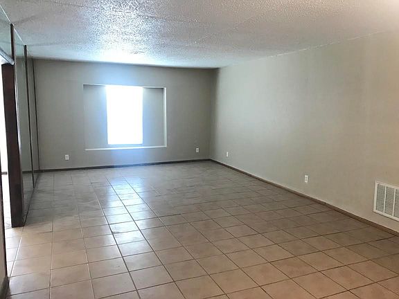5th image of 11821 NE 39th St