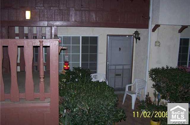 Entrance with small private aptio