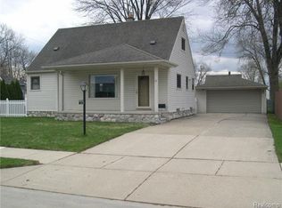 31311 Elmwood St, Garden City, MI 48135