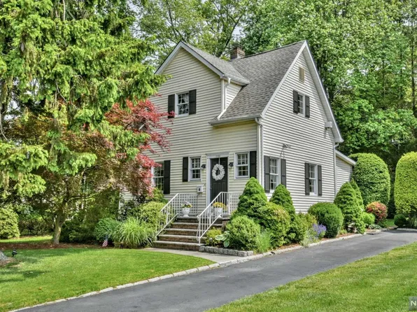 1055 Blanch Ave, Norwood, NJ 07648