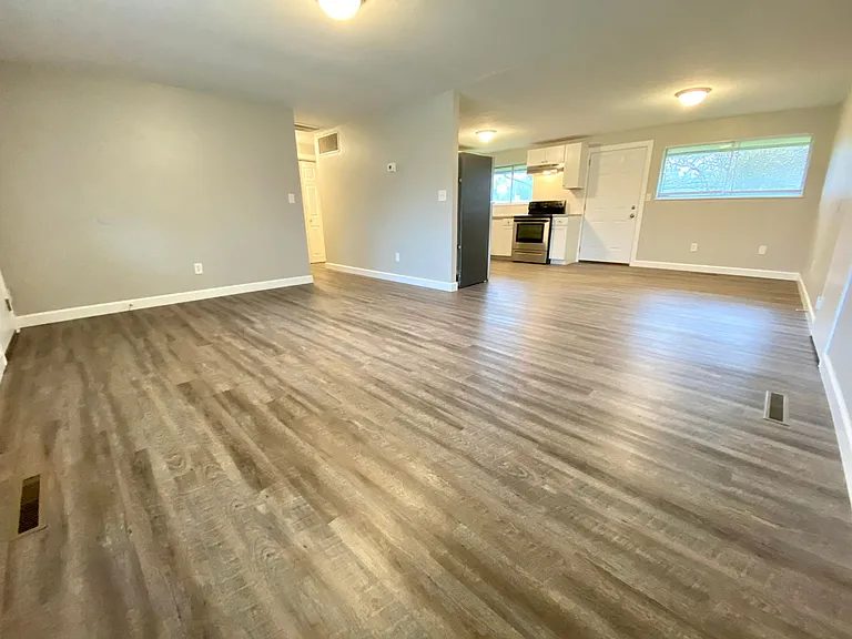 4421 Grayson St — Photo 3