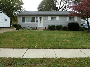 1080 Penhurst Dr, Florissant, MO 63033