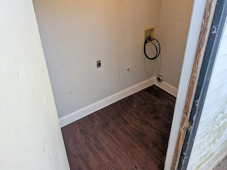395 Spring St SW — Photo 6