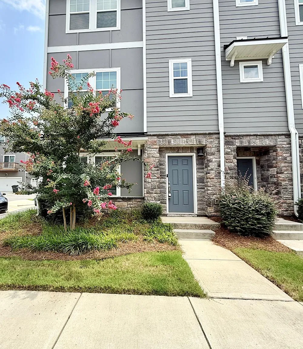 4 bed, 2058 sqft, $2,285 — Photo 1