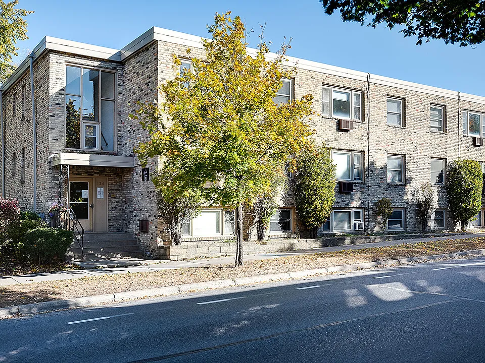424 W 24th St