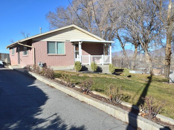 1248 W Winchester St