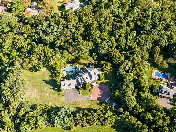 2nd image of 3 Orchard Ln