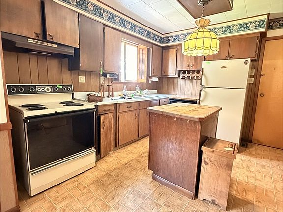 4th image of 685 E Main St