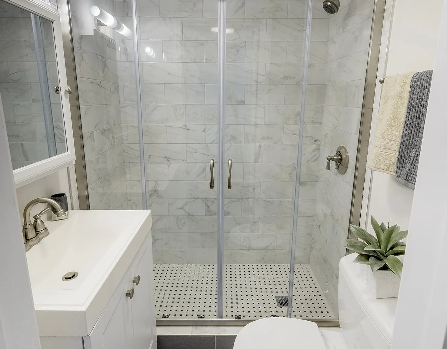 3 bed, 780 sqft, $5,350 — Photo 3