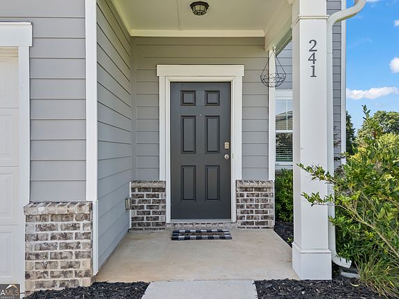 3rd image of 241 Knightsbridge Ln