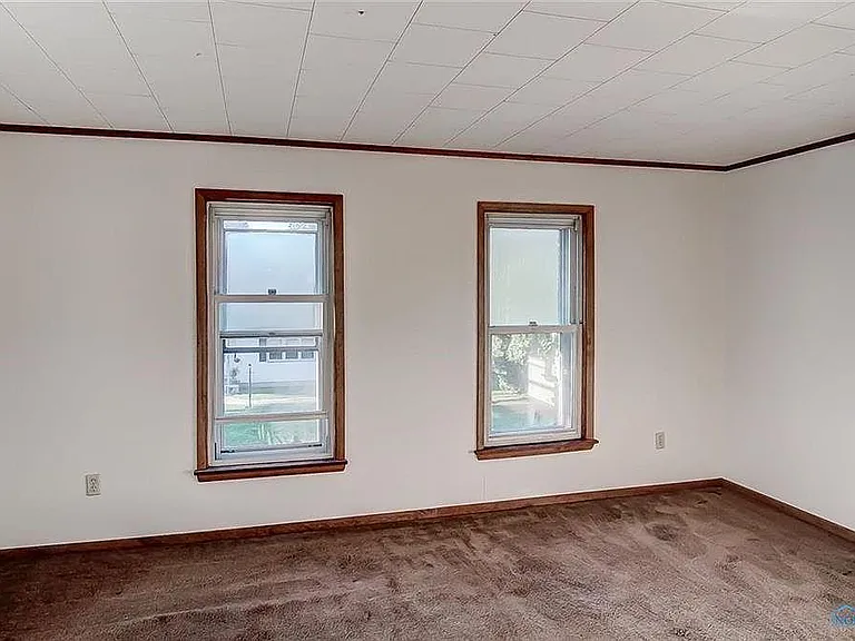 121 Leroy Ave — Photo 23