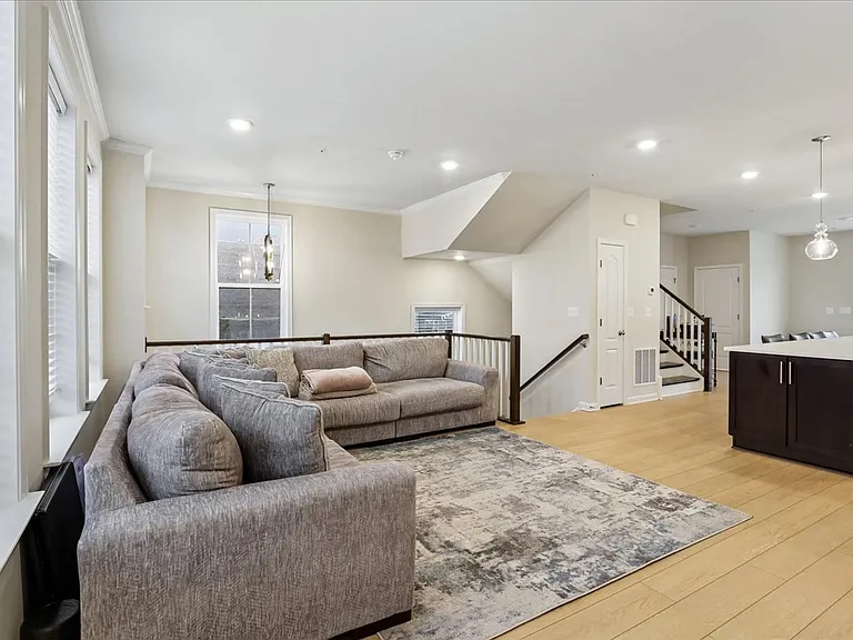 10800 Blanton Way — Photo 2
