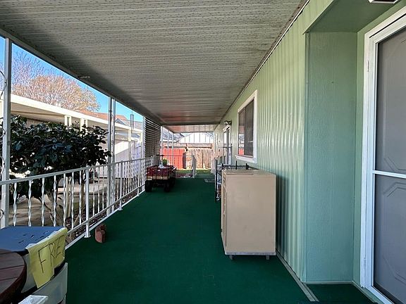 5th image of 42 Somerset Drive