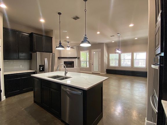 5th image of 501 Monna Ct