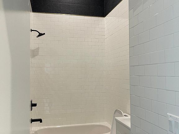 5th image of 179 Elm St #2A
