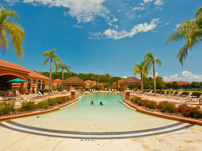 Las Fuentes Dr — Photo 32