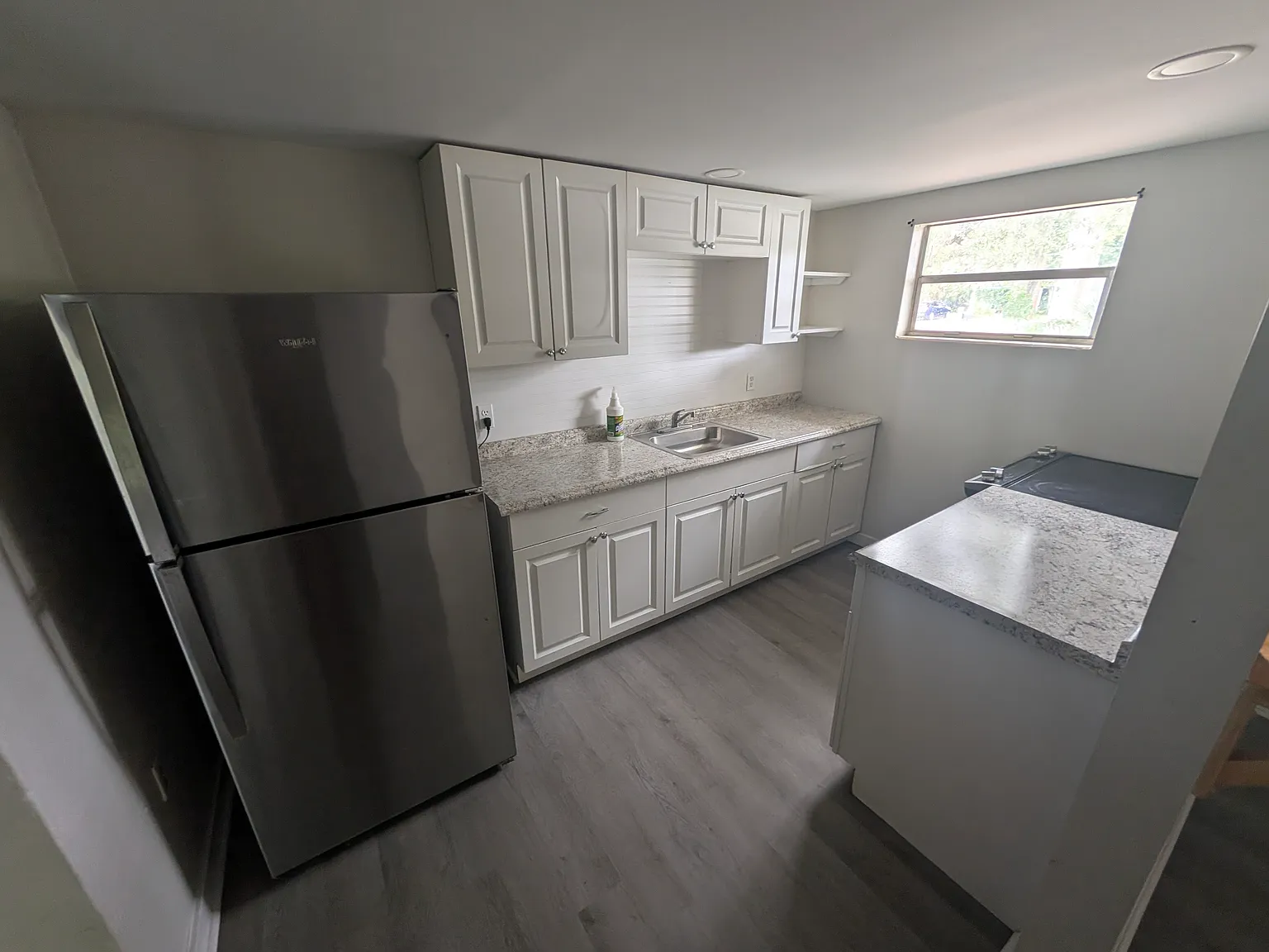3 bed, 960 sqft, $2,200 — Photo 2