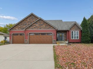 712 Churchill Dr SE, Owatonna, MN 55060