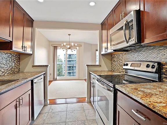 4th image of 100 High Point Dr APT 612