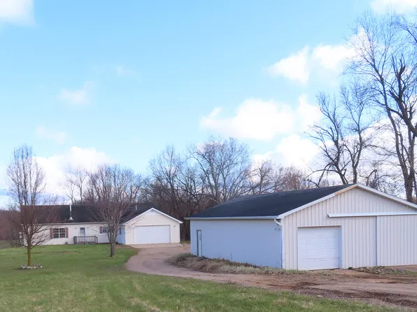 2850 W Leinaar Rd, Delton, MI 49046