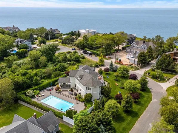 695 Sound Dr, Greenport, NY 11944