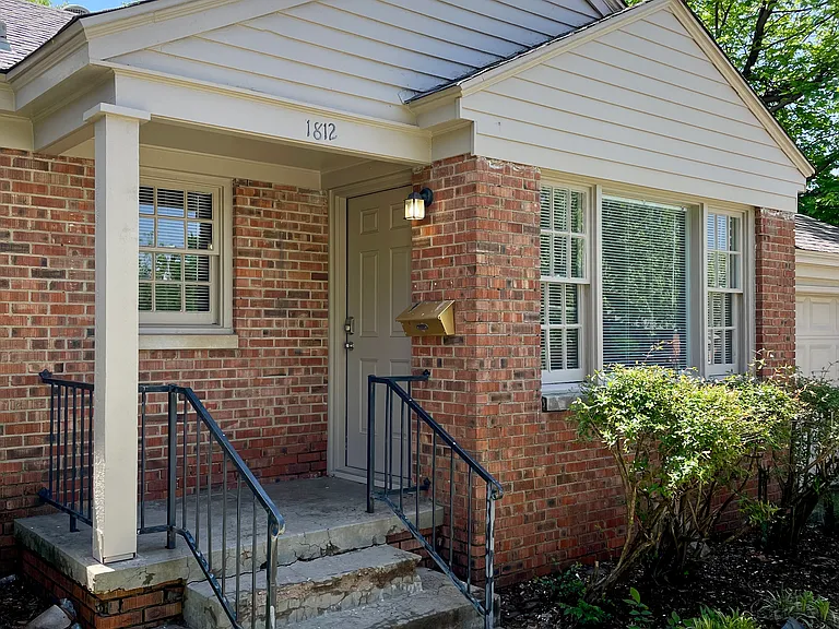 1812 Brighton Ave — Photo 2