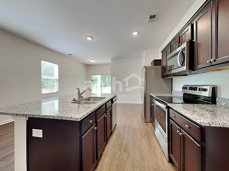 105 Orion Way — Photo 3