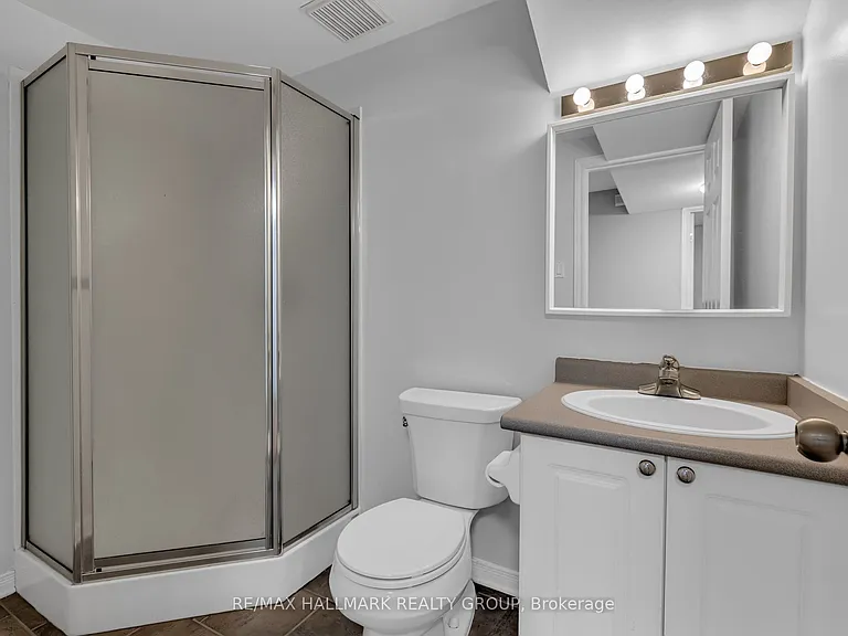 146 College Cir — Photo 36