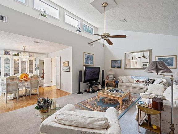 3rd image of 3911 Old Oaks Dr