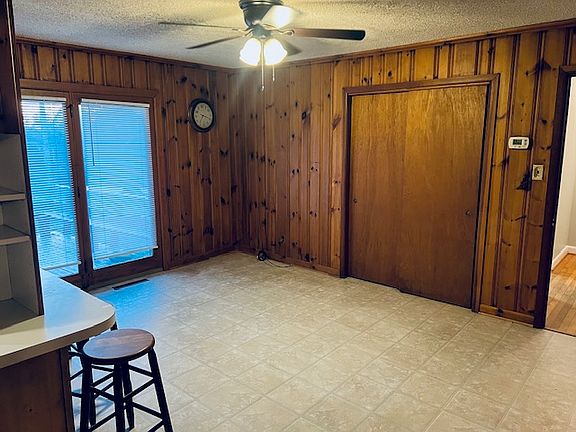 breakfast/family room/laundry room