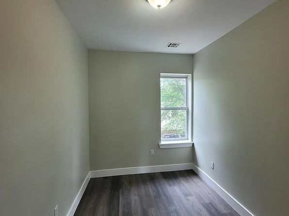 698 Chancellor Ave #6D
