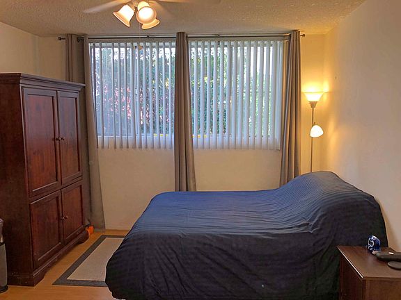 Furnised bedroom for rent in different configuration.