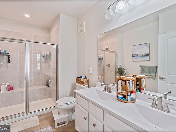 5th image of 10411 Resort Rd #B