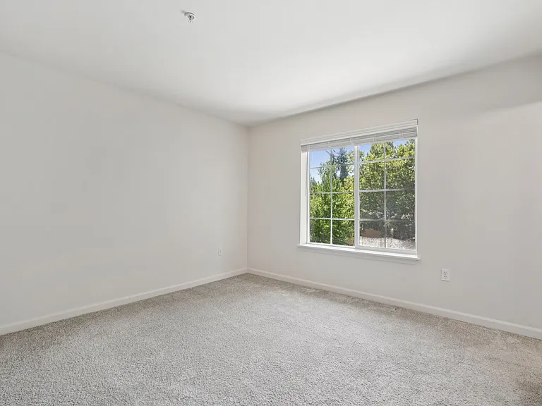 Oak Tree Apartments — Photo 78