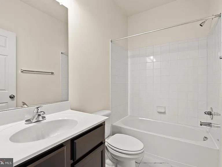 614 Savile Row Ter — Photo 19