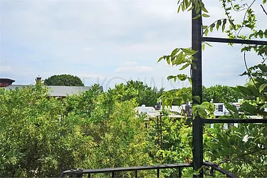 Rented by R New York