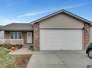 7214 Whitewater Ln, Lincoln, NE 68521