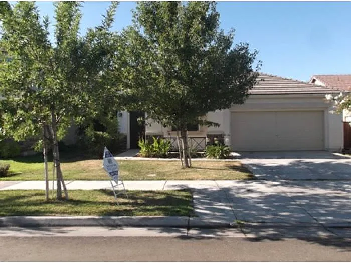 1230 Strawberry Dr photo 1