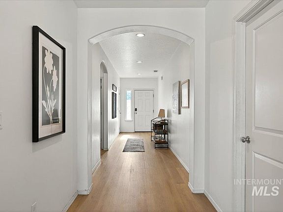 3rd image of 1864 E Jade Falls St