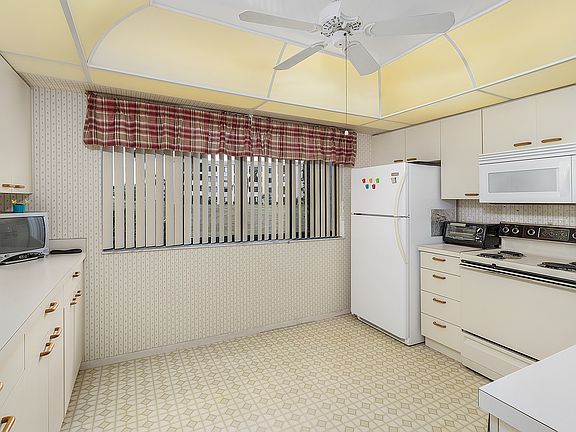 4th image of 7406 Lake Breeze Dr APT 116