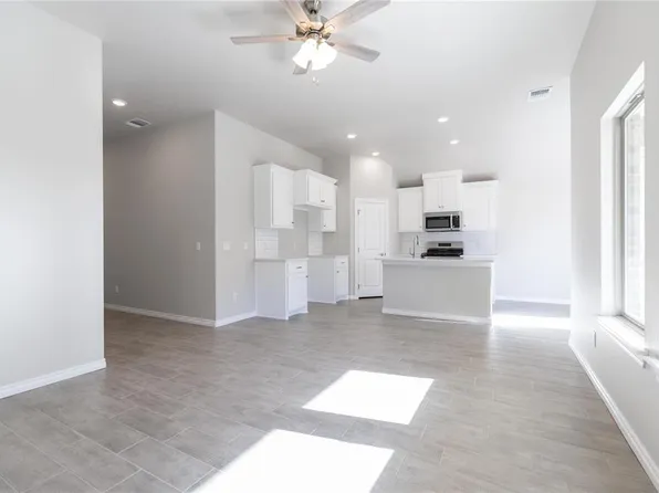 3041 Grapevine St, Edmond, OK 73034