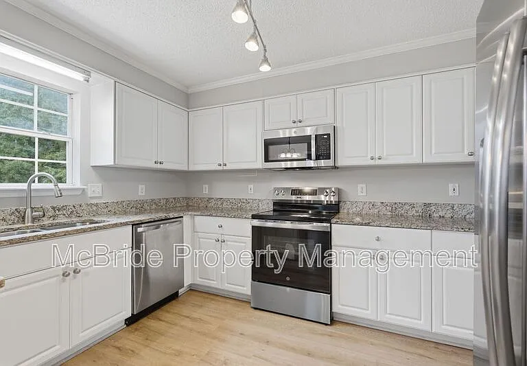 827 Sonora Cir — Photo 13