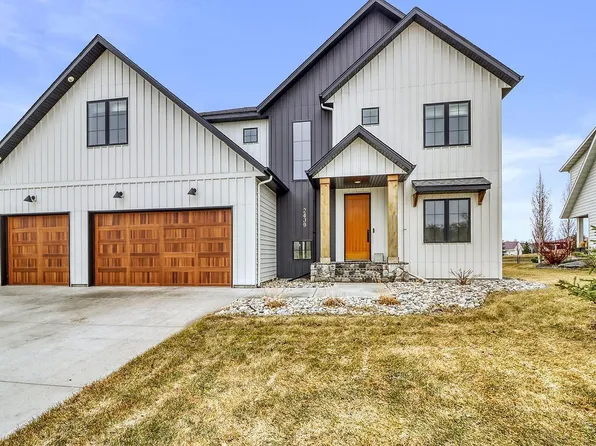 2439 Rivers Bend Dr E, West Fargo, ND 58078